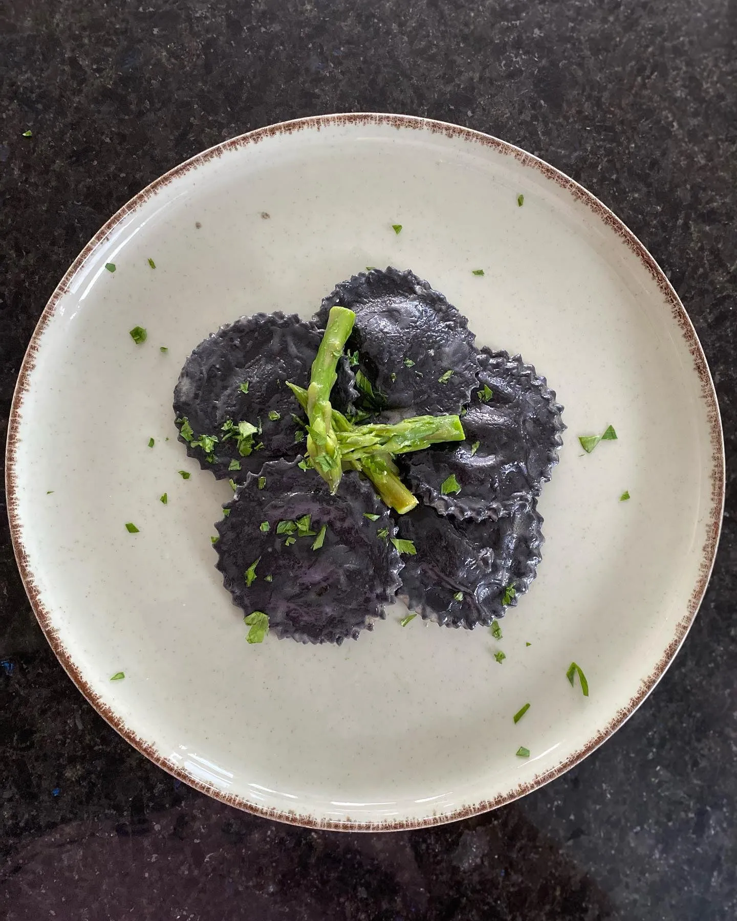 Ravioli al nero di seppia (1/3)