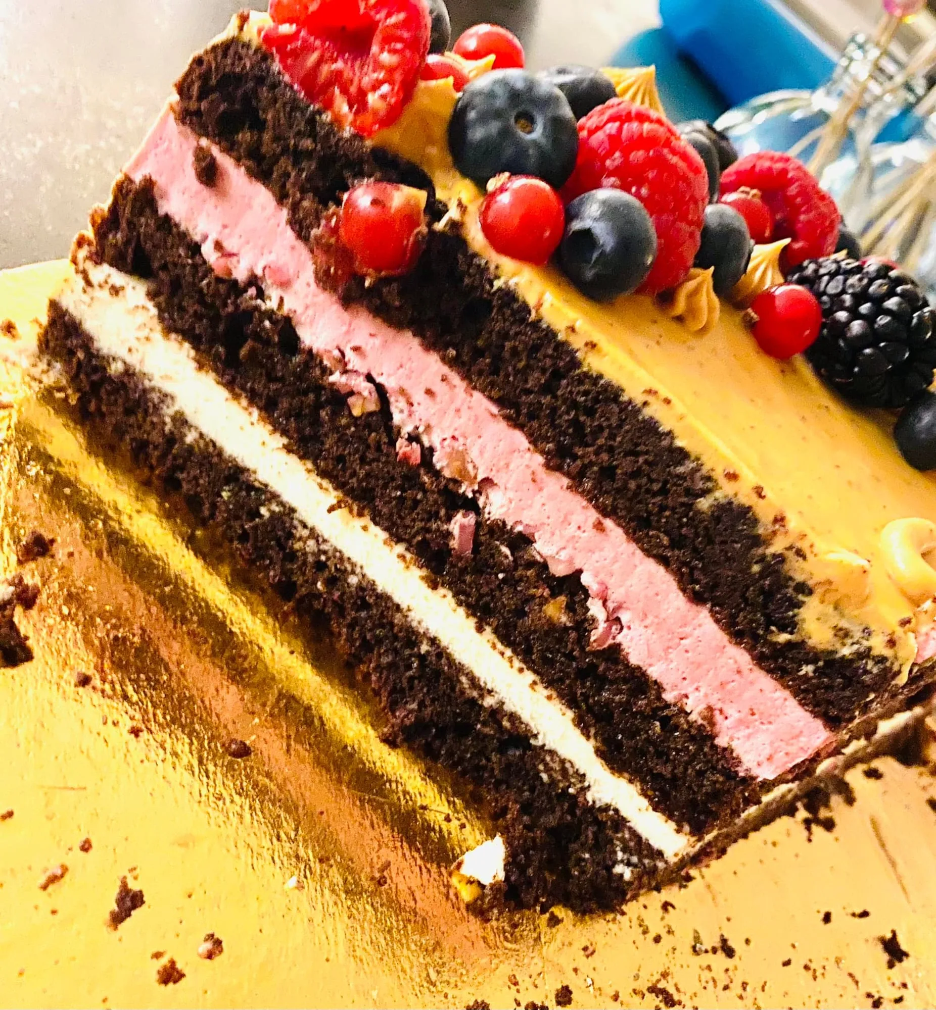 Torta cioccolato e frutti di bosco